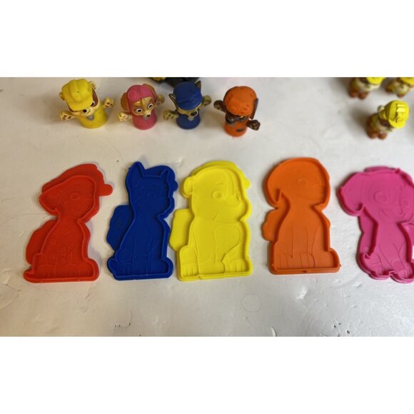 Mixed Lot 33 Pieces Paw Patrol Figures Vehicles Cookie Cutters Finger Puppets &c - Picture 3 of 16